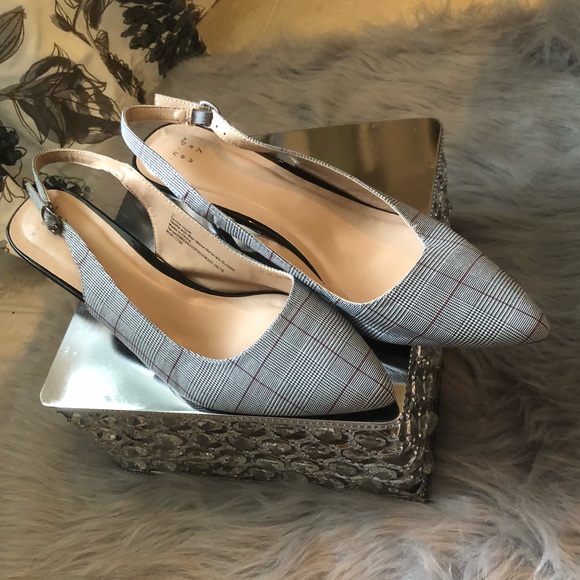 Shoes - Picture 8 of 8